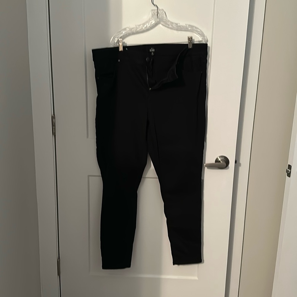 Lularoe new no tags size 40(fits 20-22) black straight leg jeans